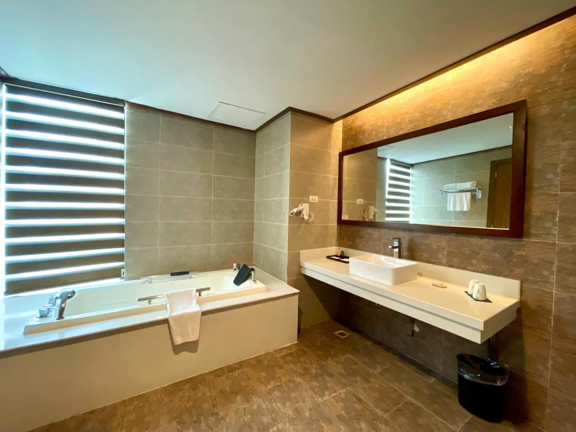 Muong Thanh Grand Xa La Hotel Hanoï Extérieur photo